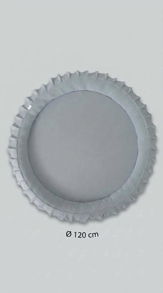 Ronde lichtgrijze speelmat met ruches langs de rand, van bovenaf gezien.