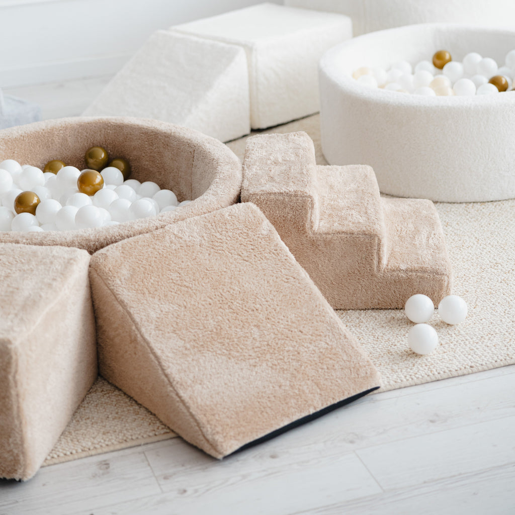 ballenbad ballenbak 3 elementen foam blokken trapje driehoek kubus teddy stof beige moje ballenbadballen ballenbakballen