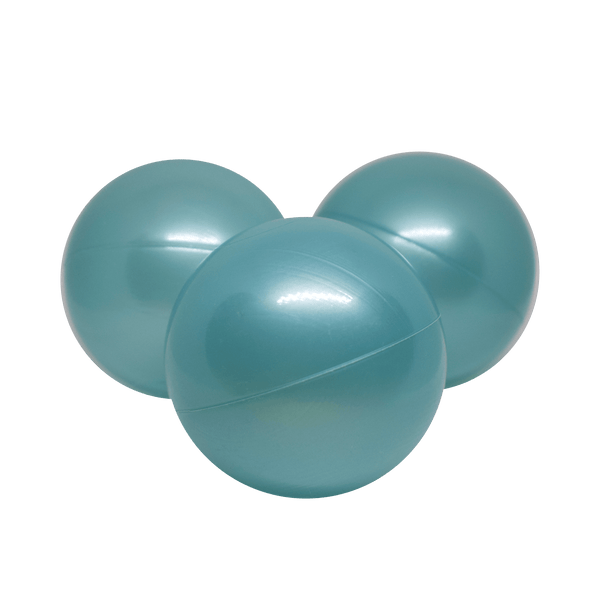 Drie metallic turquoise ballenbadballetjes met een glanzend oppervlak
