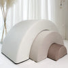 Regenboog speelset in wit, beige en taupe, schuin van voren met de drie delen deels uit elkaar geschoven.