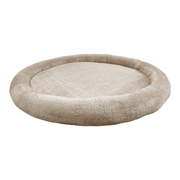 Rond beige teddy speelnest met opstaande rand op een witte achtergrond